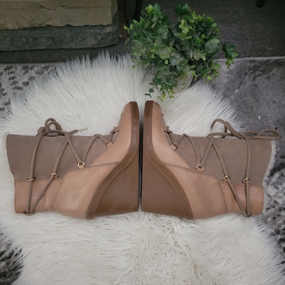 Authentic Michael Kors genuine Sheep Fur Leather Wedge Boot size 8.5 - Picture 6 of 12